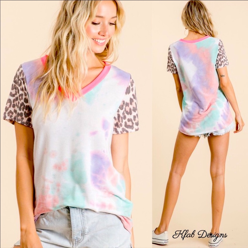 Soft💗Tie-dye tee w/v-neck&pink neon trim-yummy🌸